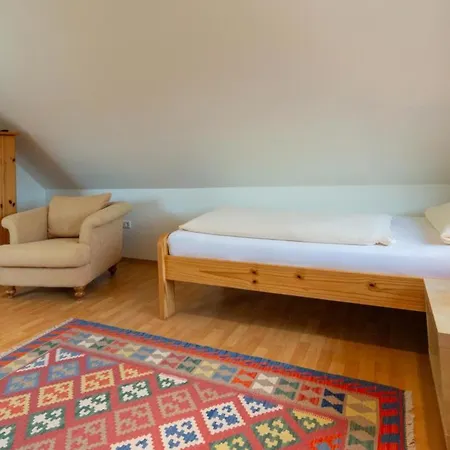 Wattlooper Apartment *